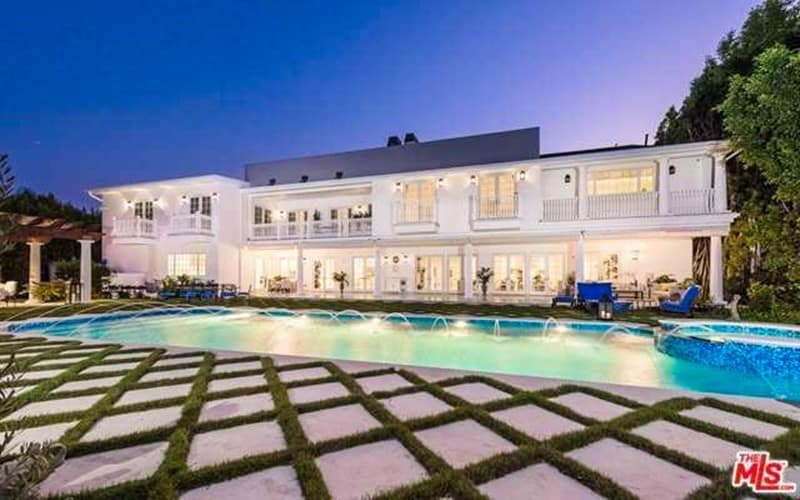 Donald Trump Sells Beverly Hills Home Off-Market For $13.5M!